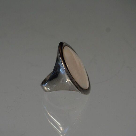 Statement Ring Button Style Size 8 Ring Silver Tone Faux Mother Of Pearl - Picture 4 of 7